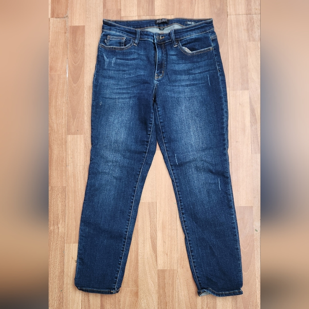 Judy blue size 11 slim fit